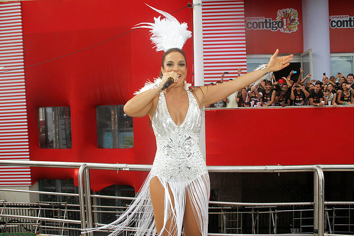 Salvador: Ivete Sangalo levanta a poeira no Bloco Cerveja & Cia. 