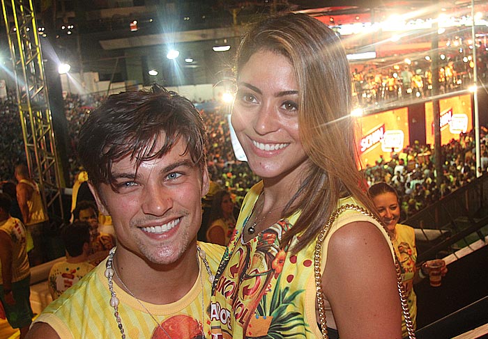 Carol Castro e o marido Raphael Sander:Camarote Skol, Salvador