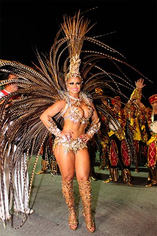 Viviane Araújo empresta seu charme para o Carnaval de Floripa