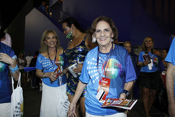 Famosos curtem camarote Estúdio B no primeiro dia de desfile do Rio!