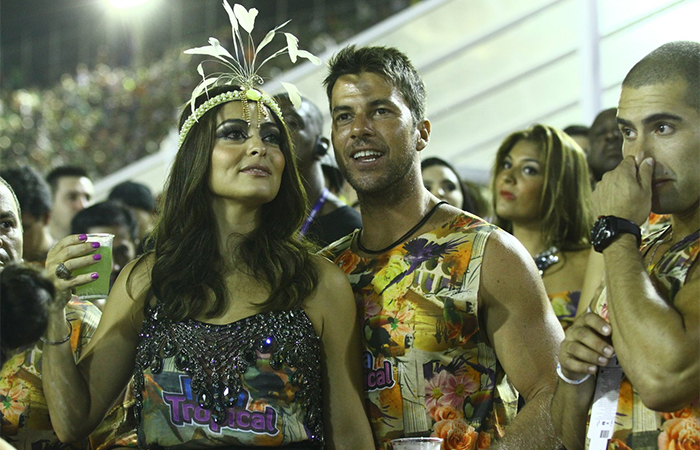 Amor no sambódromo: Juliana Paes e o marido em clima de romance