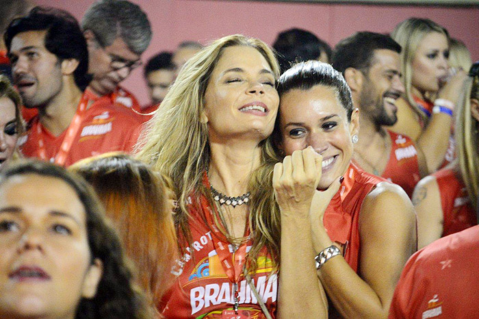 Famosos curtem camarote Brahma no primeiro dia de desfile do Rio