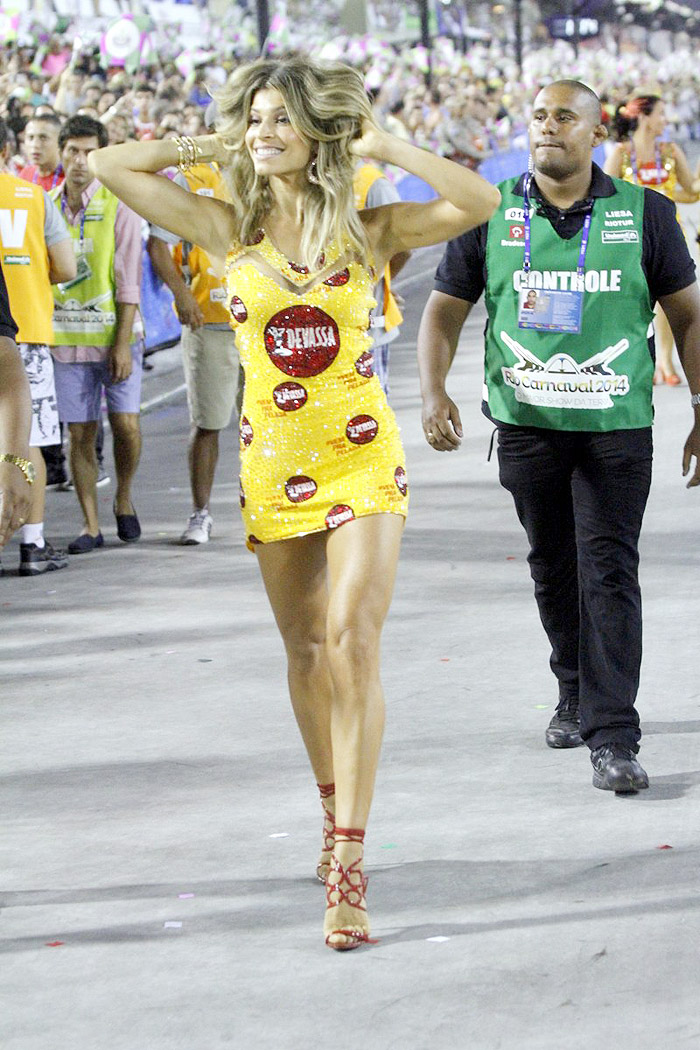 Famosos curtem camarote Devassa no primeiro dia de desfile do Rio