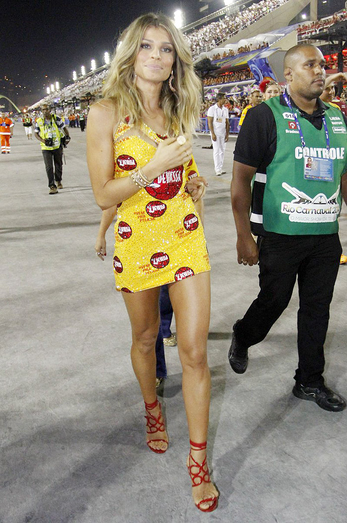 Famosos curtem camarote Devassa no primeiro dia de desfile do Rio