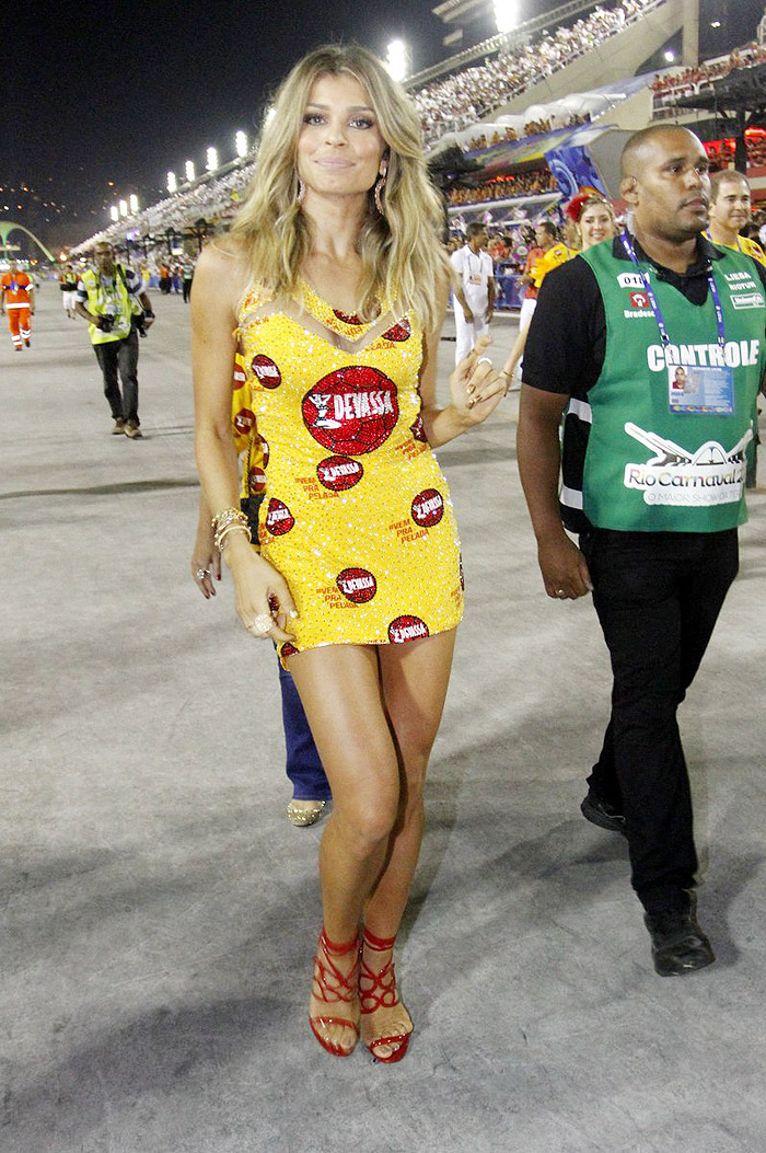 Famosos curtem camarote Devassa no primeiro dia de desfile do Rio