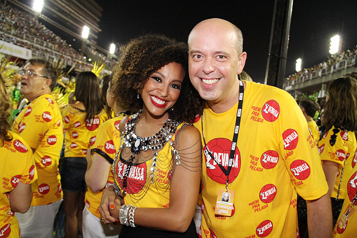 Famosos curtem camarote Devassa no primeiro dia de desfile do Rio