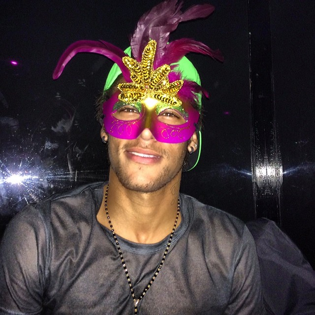 Neymar se prepara para pular Carnaval no Brasil