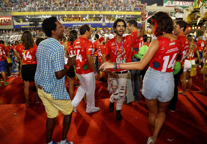 Famosos curtem camarote Brahma no primeiro dia de desfile do Rio