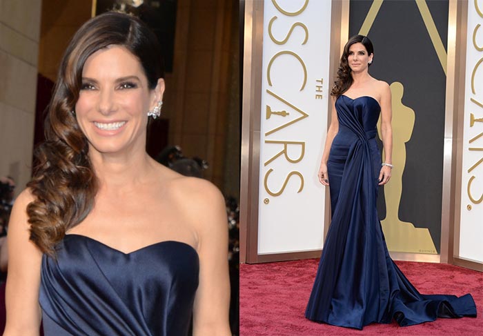 Sandra Bullock usou um tomara que caia azul de Alexander McQueen. Elegancia na medida certa. 