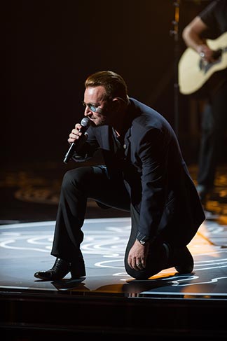 Direto do palco do Dolby Theatre, cenas do Oscar 2014: Bono, do U2