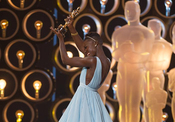 Direto do palco do Dolby Theatre, cenas do Oscar 2014: Lupita Nyong’o