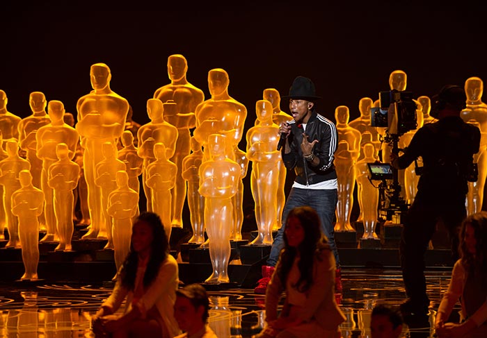 Cenas do Oscar 2014: Pharrell Williams cantou a música Happy, do filme Meu Malvado Favorito