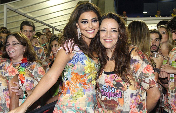 Juliana Paes usa vestido todo florido em noite de samba na Sapucaí