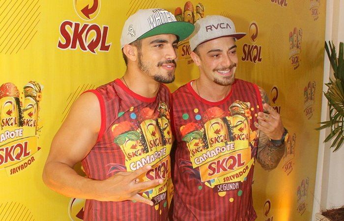 Caio Castro e Felipe Titto caem na folia no Camarote Skol de Salvador