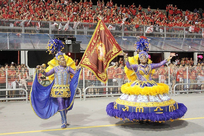 É Campeã! Mocidade Alegre festeja tri-campeonato no Carnaval de SP
