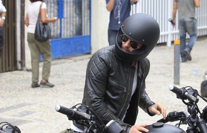 David Beckham passeia de moto pelas ruas do Rio. Veja as fotos!