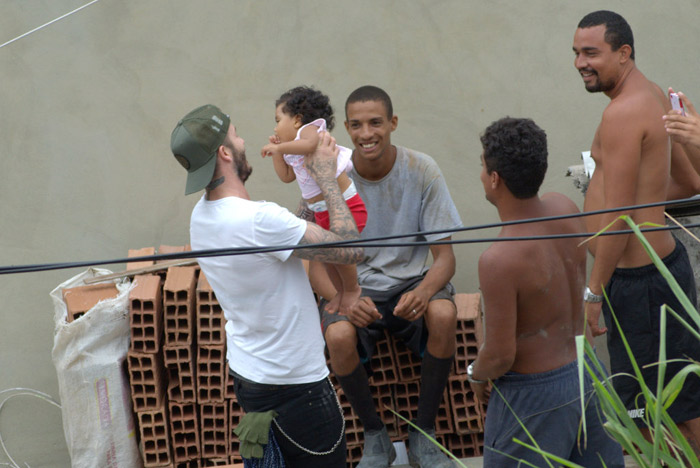 David Beckham visita a favela do Vidigal, no  Rio