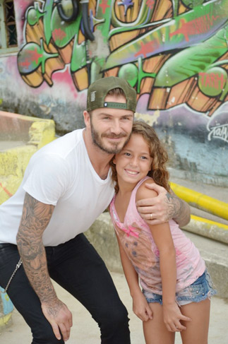 David Beckham visita a favela do Vidigal, no  Rio