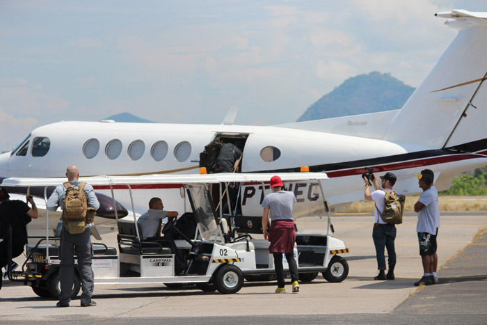 David Beckham embarca em jatinho no aeroporto de Jacarepaguá