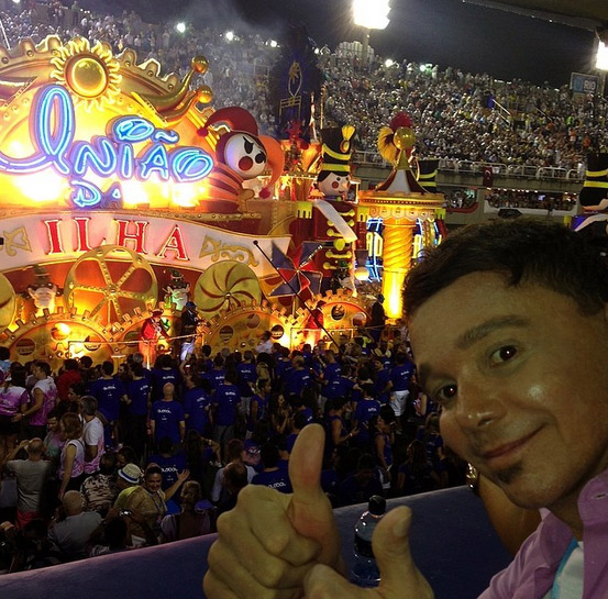 Netinho realiza sonho e confere desfile das campeãs no Rio