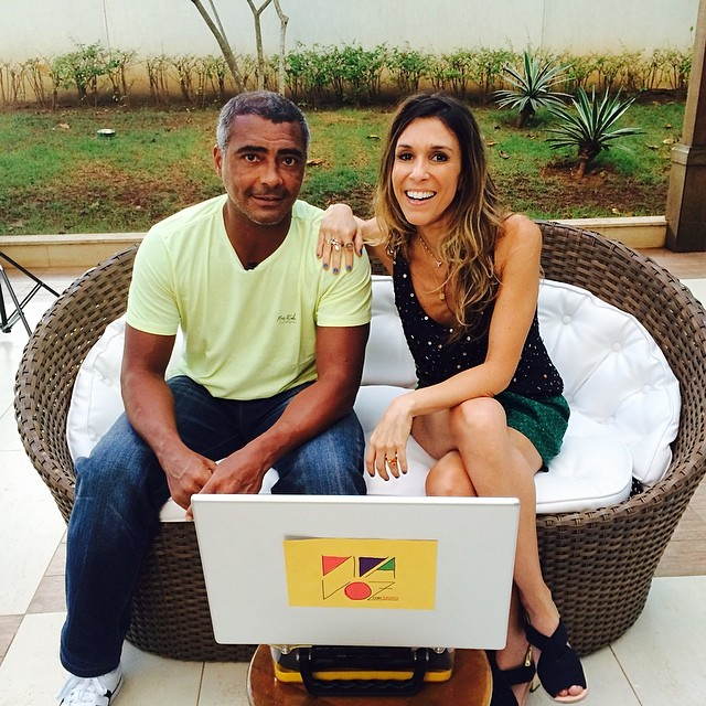  Sarah Oliveira entrevista Romário para o programa Viva Voz Futebol