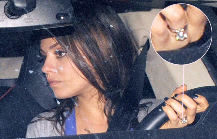 Mila Kunis exibe o enorme anel de noivado durante jantar com amigas