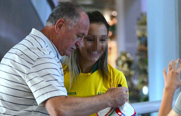 Felipão embarca no aeroporto Santos Dumont e causa tumulto nos corredores