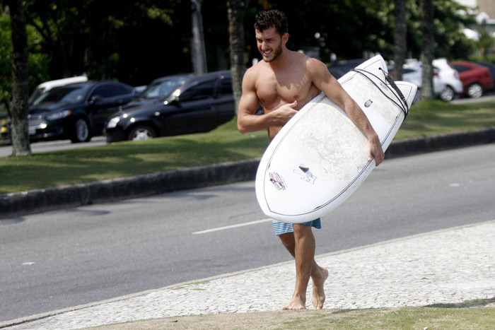 Klebber Toledo surfa no Rio de Janeiro