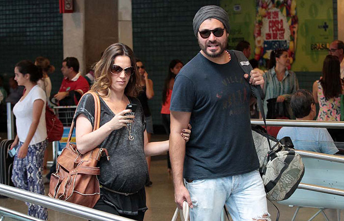 Grávida, Vanessa Lóes viaja com o marido Thiago Lacerda