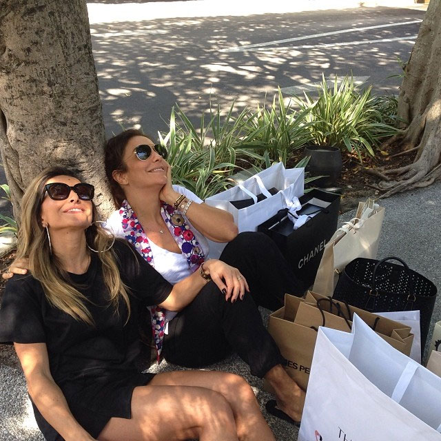 Ivete Sangalo e Sabrina Sato se acabam nas compras, em Miami