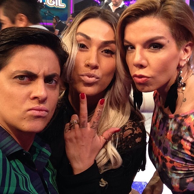 Thammy Gretchen, Penélope Nova e Dani Bolina nos bastidores de Elas Querem Saber