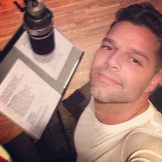 Ricky Martin continua gravação de seu novo disco em estúdio