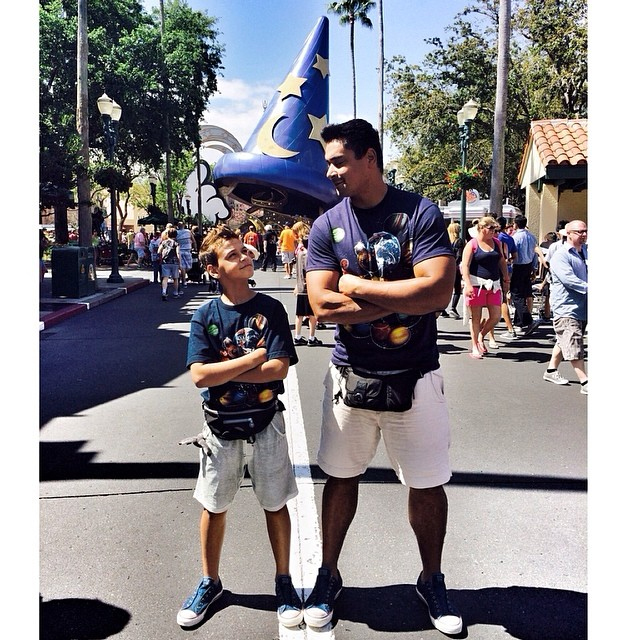 Xanddy curte parque da Disney com o filho, Victor Alexandre