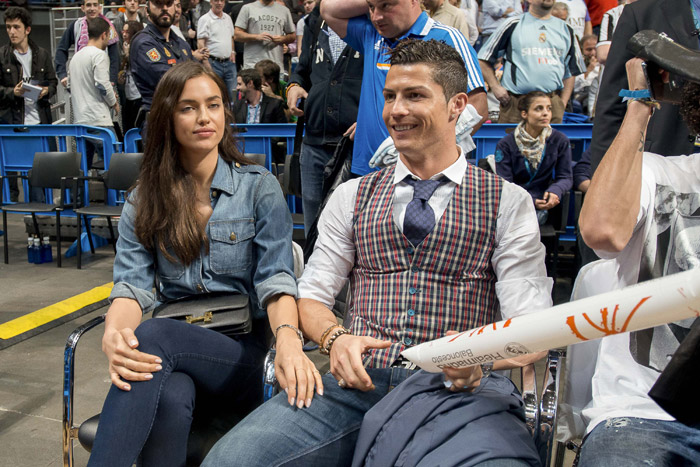 Cristiano Ronaldo e a namorada vão a jogo de basquete