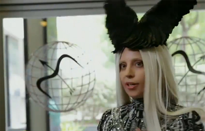 Lady Gaga mostra os bastidores de G.U.Y., seu novo vídeo. Assista!