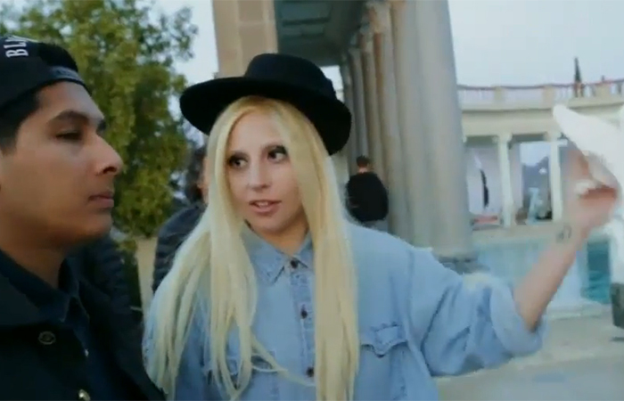 Lady Gaga mostra os bastidores de G.U.Y., seu novo vídeo. Assista!