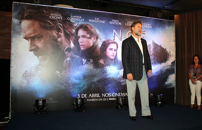 Russell Crowe participa de pré-estreia do filme Noé, no Rio