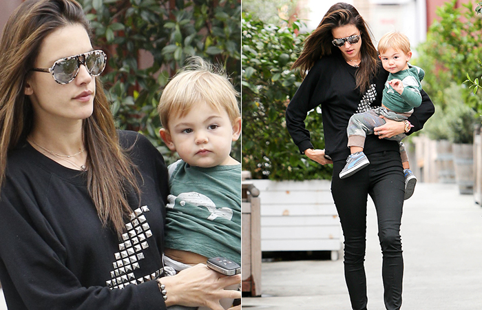 Alessandra Ambrosio passeia com o filho Noah