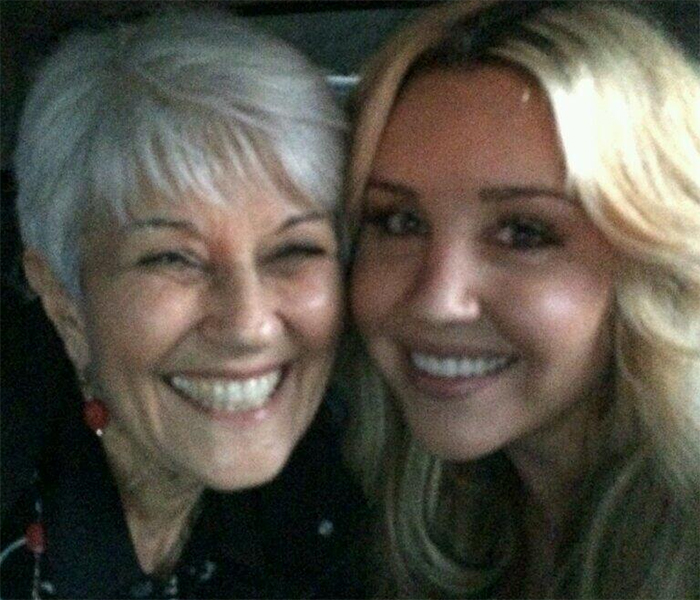 Amanda Bynes aparece saudável em foto