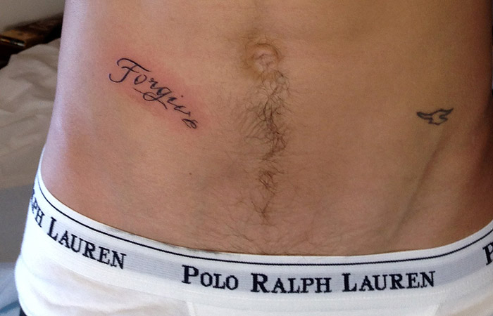 Veja como ficou a nova tatuagem de Justin Bieber!