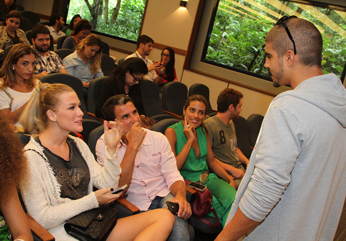 Caio Castro conversa com Fiorella Mattheis, Eri Johnson e Ildi Silva na coletiva de imprensa do caldeirão do huck