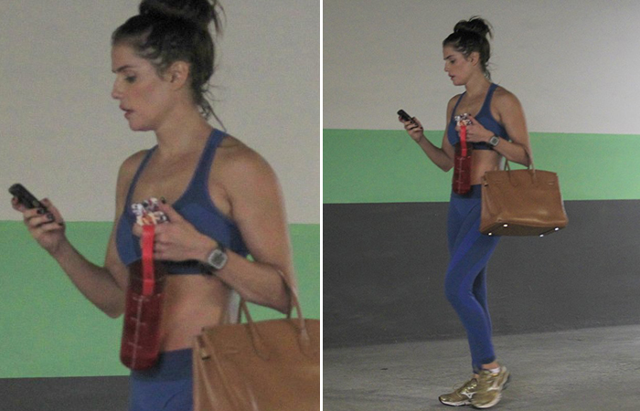  Em forma, Deborah Secco mostra barriga sequinha ao deixar academia na Barra da Tijuca