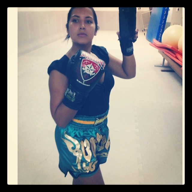 Ex-BBB Priscila Pires aposta no Muay Thai para emagrecer
