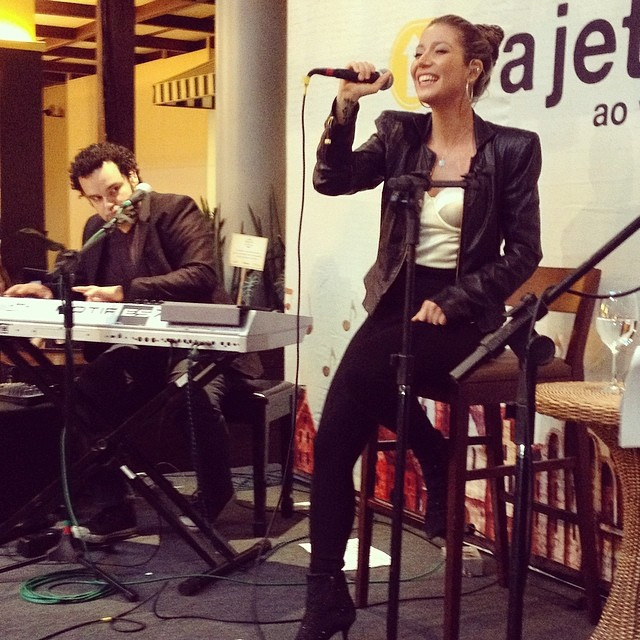 Luiza Possi canta em de Shopping em Curitiba