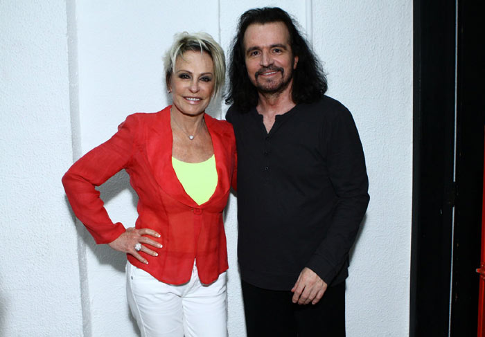 Ana Maria Braga curte show de Yanni