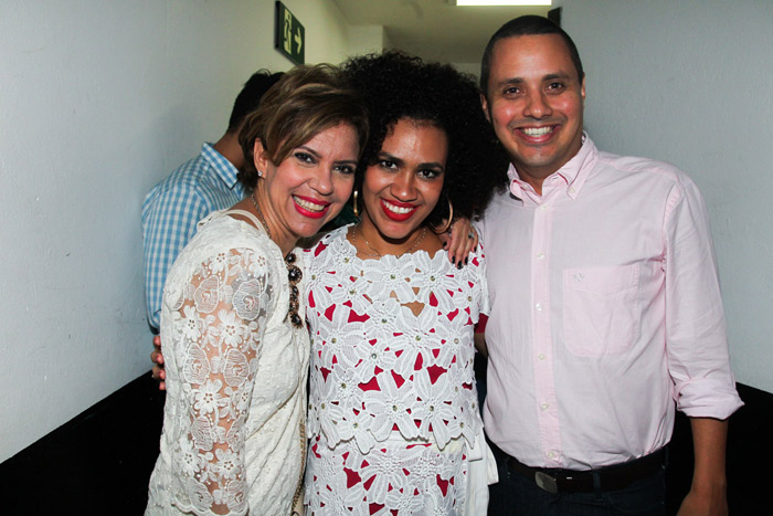 Astrid Fontenelle e o marido prestigiam show de Mariene de Castro