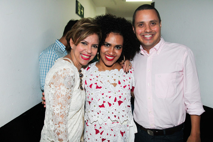 Astrid Fontenelle e o marido prestigiam show de Mariene de Castro