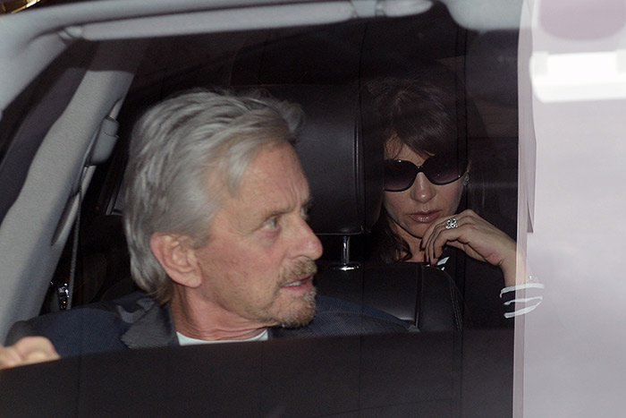 Michael Douglas e Catherine Zeta Jones chegam a Nova York