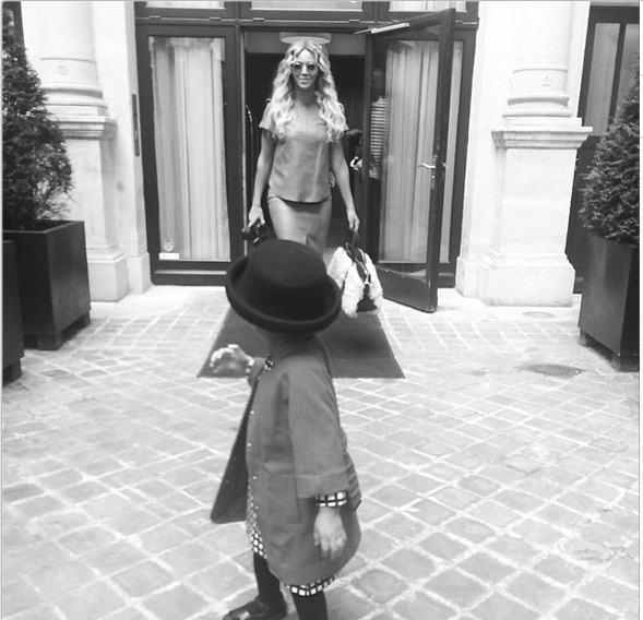 Beyoncé sai para passear com a sua filha Blue Ivy e posta no Instagram