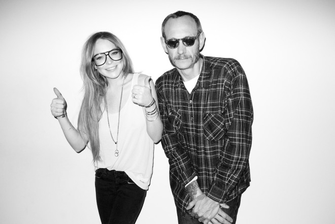  Lindsay Lohan fica sob as lestes de Terry Richardson